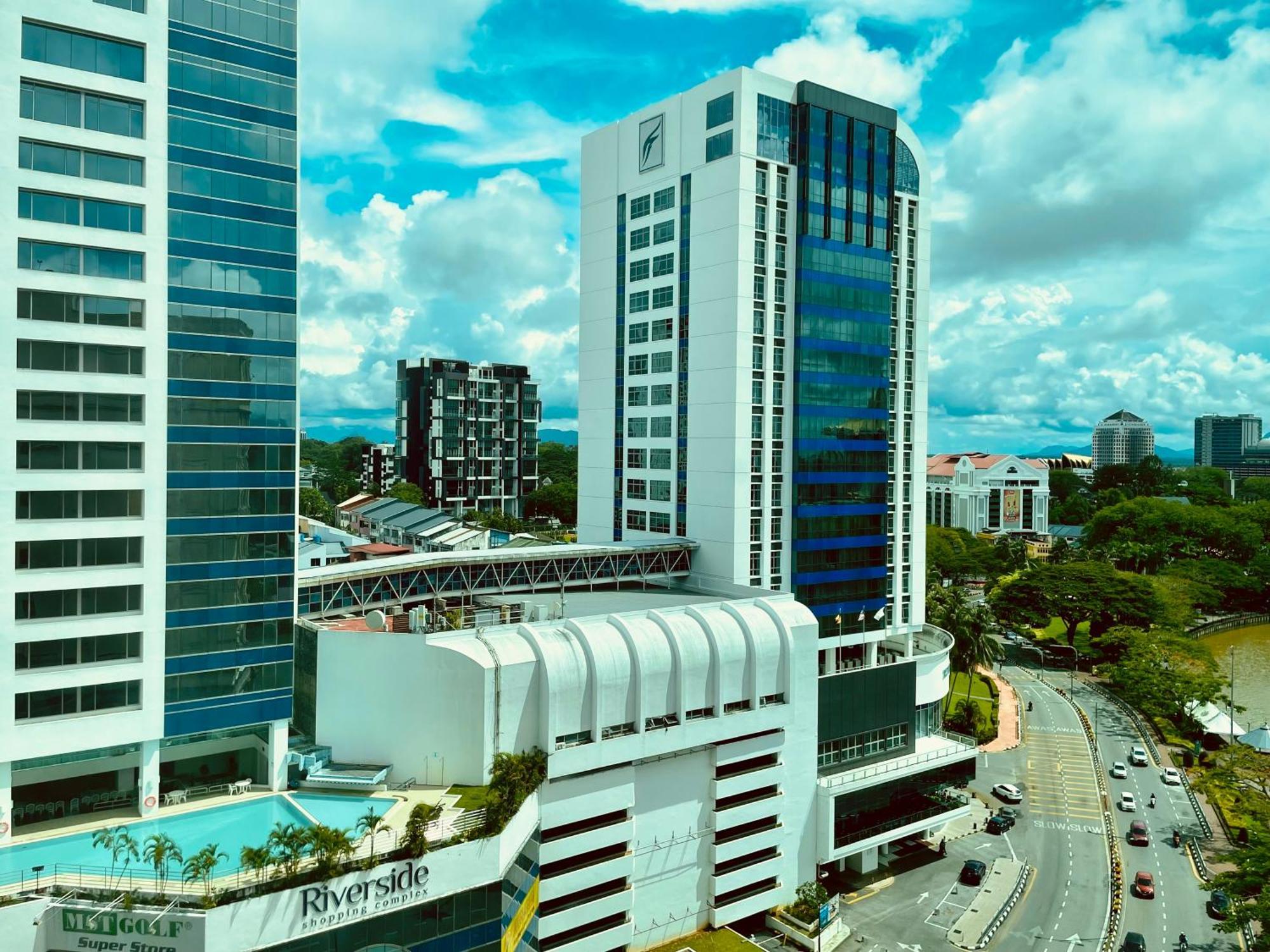 Kuching City Center Riverbank Suites With Marvelous River View Exterior photo
