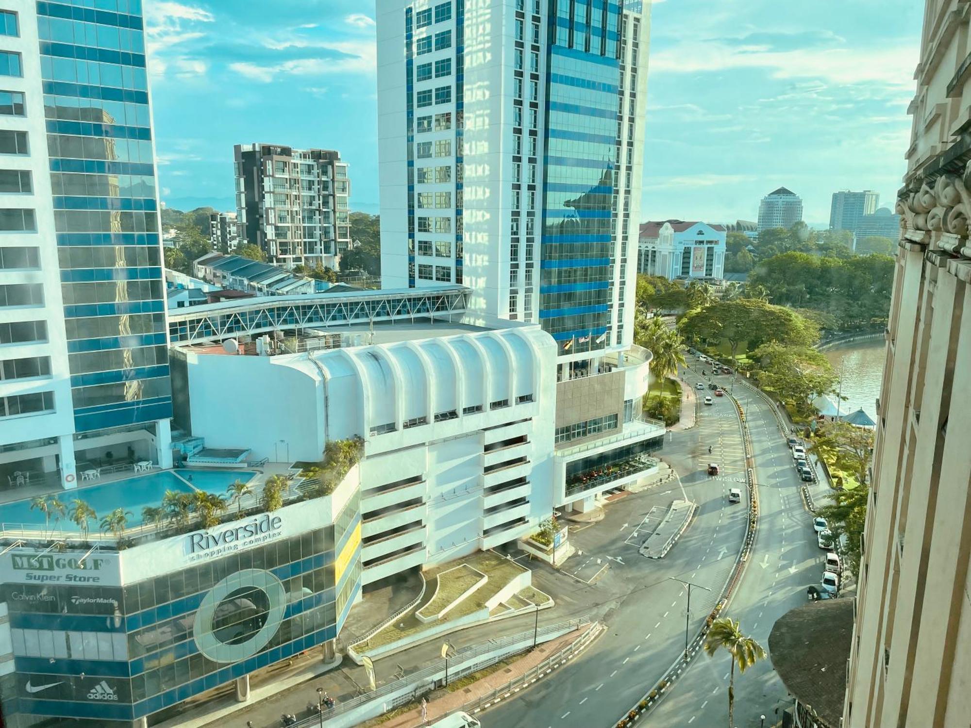 Kuching City Center Riverbank Suites With Marvelous River View Exterior photo