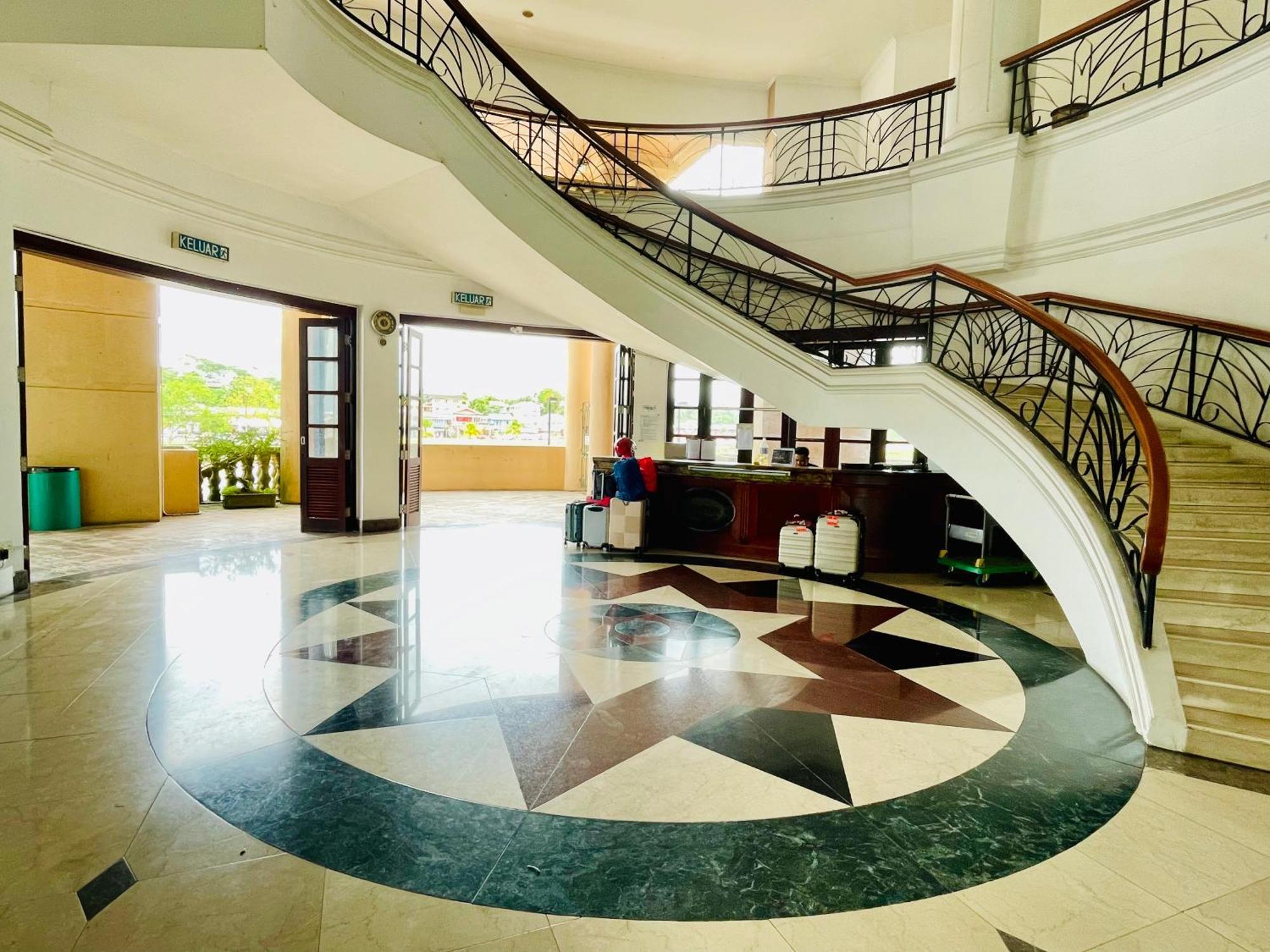 Kuching City Center Riverbank Suites With Marvelous River View Exterior photo