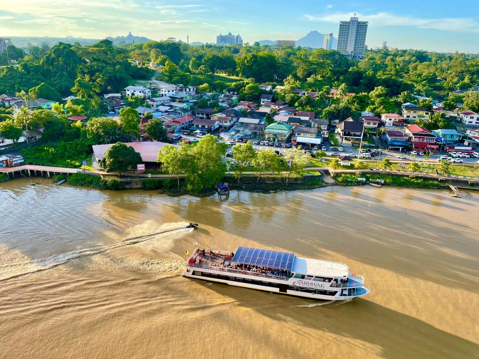 Kuching City Center Riverbank Suites With Marvelous River View Exterior photo